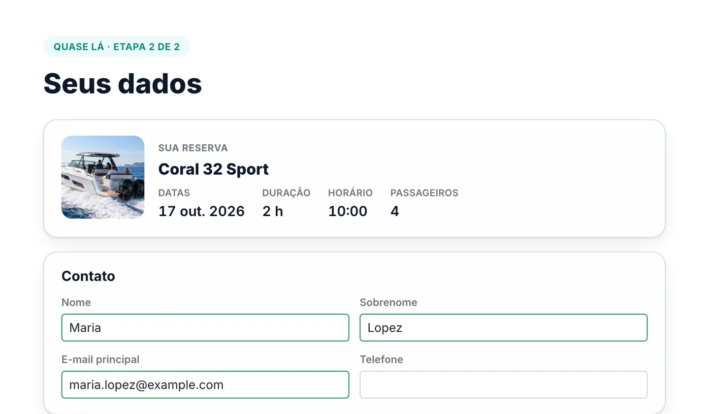 Formulário de solicitação na página de reservas do operador: Coral 32 Sport, 17 de outubro, 2 horas a partir das 10:00, 4 passageiros, com os dados de contato do cliente sendo preenchidos